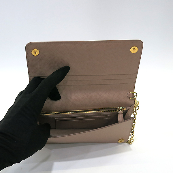 Prada(�����) 1DH029 SAFFIANO METAL NERO CIPRIA �÷� ���ǾƳ� ���� �ΰ� �̴� ü�� ����� �� Ŭ��ġ [�λ꼾�Һ���] �̹���4 - ���̺��� �߰���ǰ