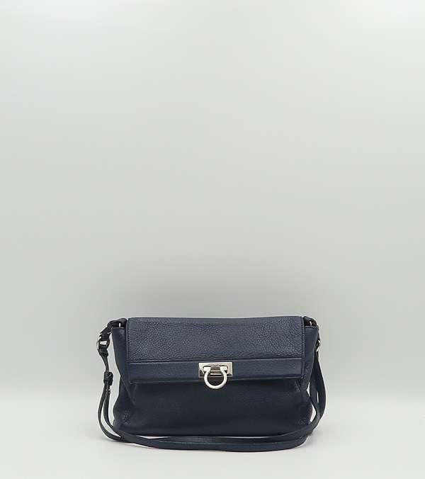 Ferragamo(��󰡸�) 21 D647 ���̺� ���� ���� ��ġ�� ��� ����� [�д�������] �̹���2 - ���̺��� �߰���ǰ