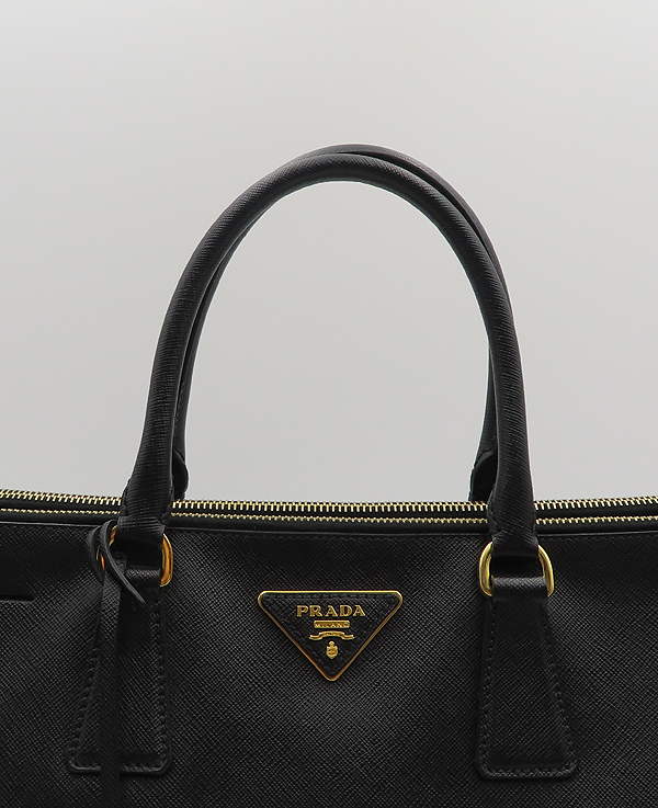 Prada(�����) BN1786 ���� SAFFIANO LUX(���ǾƳ� ����) �ﰢ ���� �ΰ� ��Ʈ�� [�д�������] �̹���5 - ���̺��� �߰���ǰ