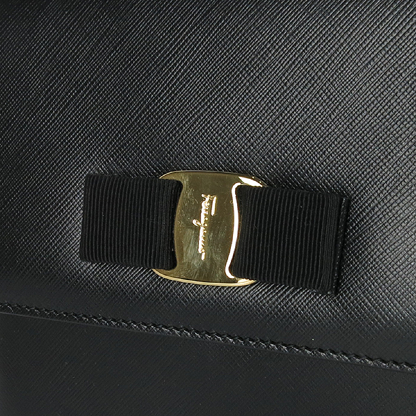 Ferragamo(��󰡸�) AU-21 G601 ���� ���� ���ǾƳ� ���� �ٶ���� ũ�ν��� [��������] �̹���4 - ���̺��� �߰���ǰ