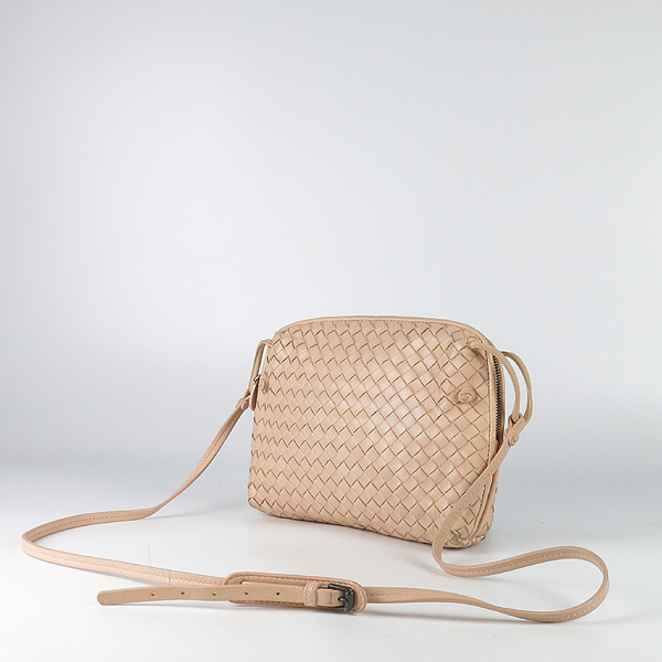 BOTTEGAVENETA (���װ�����Ÿ) �ε���ũ �÷� ���� ��Ʈ��ġ���� ���� �̴� ũ�ν��� [��������] �̹���3 - ���̺��� �߰���ǰ