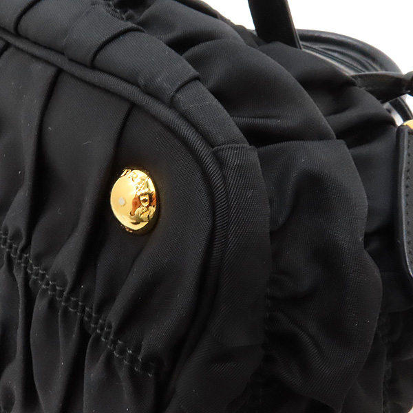 Prada(�����) 1BG868 TESSUTO GAUFRE(�׼��� ������) NERO ���� �к긯 ������ ���� �ﰢ �ΰ� ��Ʈ�� + ��� ��Ʈ�� 2WAY [��õ��] �̹���6 - ���̺��� �߰���ǰ