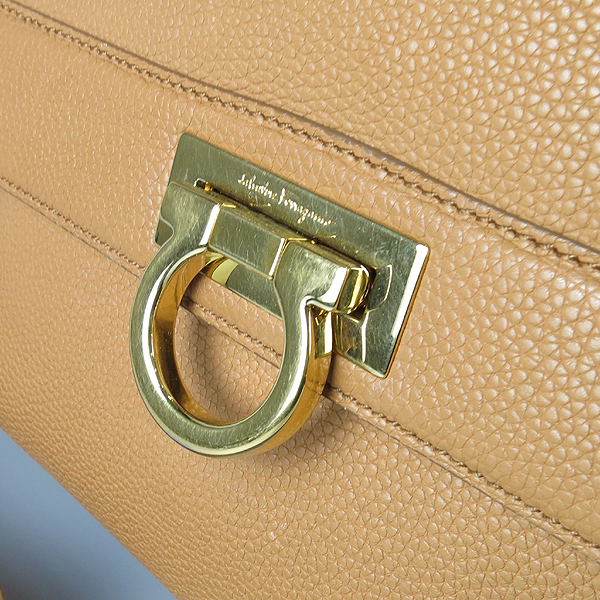 Ferragamo(��󰡸�) 21 D543 ������ �÷� ��ġ�� ��� ���Ǿ� ��Ʈ�� + �����Ʈ�� 2WAY [��������] �̹���4 - ���̺��� �߰���ǰ