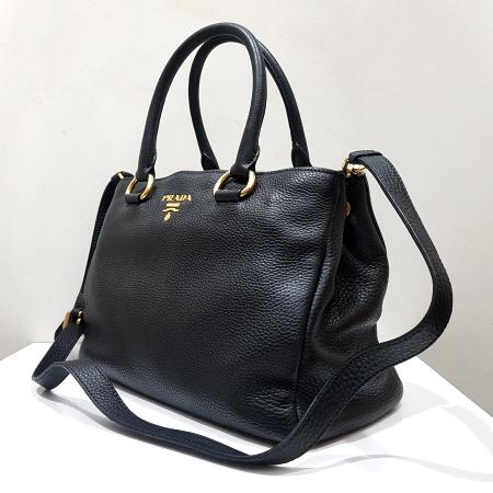 Prada(ÇÁ¶ó´Ù) 1BA878 ºí·¢ ·¹´õ VIT.DAINO ±ÝÀå ·Î°í ½º¸ô Å䯮¹é + ¼ñ´õ½ºÆ®·¦ Prada(ÇÁ¶ó´Ù) 1BA878 ºí·¢ ·¹´õ VIT.DAINO ±ÝÀå ·Î°í ½º¸ô Å䯮¹é + ¼ñ´õ½ºÆ®·¦