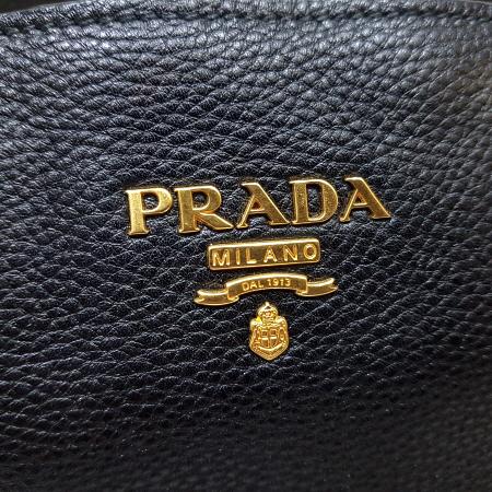 Prada(ÇÁ¶ó´Ù) 1BA878 ºí·¢ ·¹´õ VIT.DAINO ±ÝÀå ·Î°í ½º¸ô Å䯮¹é + ¼ñ´õ½ºÆ®·¦ Prada(ÇÁ¶ó´Ù) 1BA878 ºí·¢ ·¹´õ VIT.DAINO ±ÝÀå ·Î°í ½º¸ô Å䯮¹é + ¼ñ´õ½ºÆ®·¦