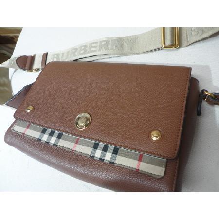 20�� ����)Burberry(������) 8021111 ��Ƽ��üũ ���� ��Ʈ ũ�ν���[û�ֱ�õ������] �̹���2 - ���̺��� �߰���ǰ