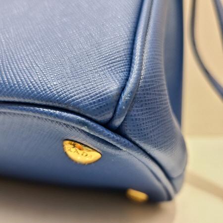 Prada(ÇÁ¶ó´Ù) 1BA863 ºí·ç »çÇǾƳë SAFFIANO AZZURRO ±ÝÀå ·Î°í ½º¸ô Å䯮¹é + ¼ñ´õ½ºÆ®·¦ Prada(ÇÁ¶ó´Ù) 1BA863 ºí·ç »çÇǾƳë SAFFIANO AZZURRO ±ÝÀå ·Î°í ½º¸ô Å䯮¹é + ¼ñ´õ½ºÆ®·¦