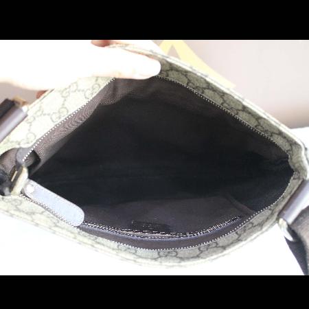 Gucci(����) 295257 GG�ΰ� PVC ���� ���� Ʈ���� ���� �÷� �޽��� ũ�ν��� �̹���4 - ���̺��� �߰���ǰ