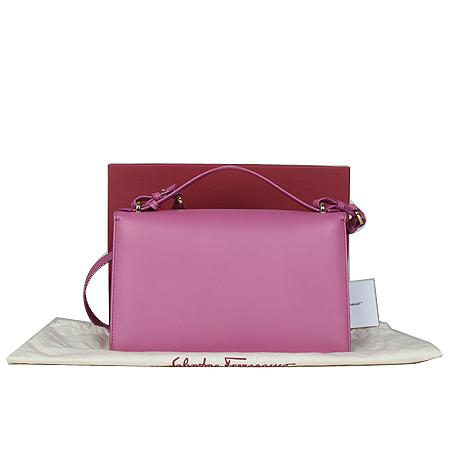 Ferragamo(��󰡸�)  21 E099 �ٸ� ��ũ���� ���� ��ġ�� �ΰ� 2WAY(���ַԵ���) �̹���3 - ���̺��� �߰���ǰ