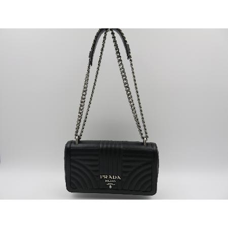 �����  �����