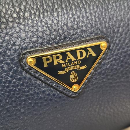 Prada(ÇÁ¶ó´Ù) 1BB797 ³×À̺ñ ·¹´õ VIT.DAINO »ï°¢·Î°í ½º¸ô º¸½ºÅæ Å䯮¹é + Å©·Î½º ½ºÆ®·¦ Prada(ÇÁ¶ó´Ù) 1BB797 ³×À̺ñ ·¹´õ VIT.DAINO »ï°¢·Î°í ½º¸ô º¸½ºÅæ Å䯮¹é + Å©·Î½º ½ºÆ®·¦