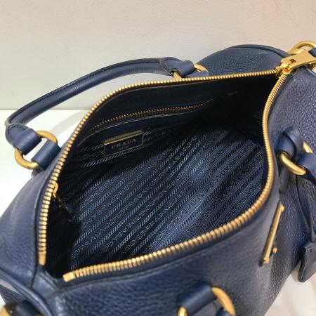 Prada(ÇÁ¶ó´Ù) 1BB797 ³×À̺ñ ·¹´õ VIT.DAINO »ï°¢·Î°í ½º¸ô º¸½ºÅæ Å䯮¹é + Å©·Î½º ½ºÆ®·¦ Prada(ÇÁ¶ó´Ù) 1BB797 ³×À̺ñ ·¹´õ VIT.DAINO »ï°¢·Î°í ½º¸ô º¸½ºÅæ Å䯮¹é + Å©·Î½º ½ºÆ®·¦