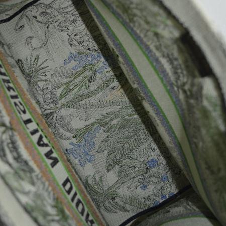 Dior(ũ����î���) M1285ZRBQ �ڼ� �� ��Ʈ ���� �� �̹���3 - ���̺��� �߰���ǰ