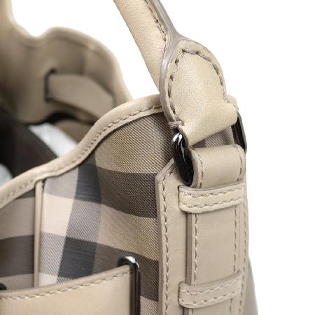 Burberry(������) 3690433 ����ũ üũ PVC �׷��� ���� Ʈ���� ����� [����ż�����] �̹���4 - ���̺��� �߰���ǰ