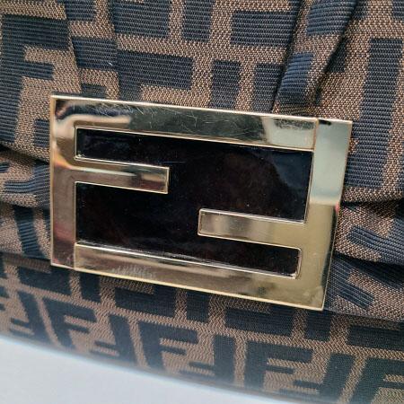 Fendi(���) 8BT163 FF�ΰ� �ڰ��� ���� �ΰ� ��ī �Ÿ� ����� �� ũ�ν��� �̹���3 - ���̺��� �߰���ǰ
