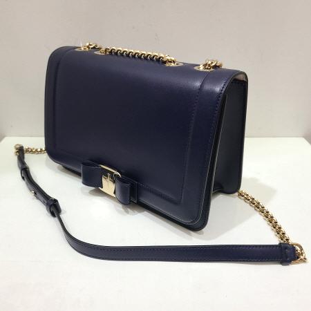 Ferragamo(��󰡸�) 21 G878 ���̺� ���� ���� ���� �̵� ü�� ����� �� ũ�ν��� �̹���3 - ���̺��� �߰���ǰ