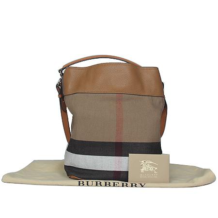 Burberry(������) 39829371 �ֽ��� ĵ���� ī�� ���� �����Ŀ�ġ 2WAY[���ַԵ���] �̹���3 - ���̺��� �߰���ǰ