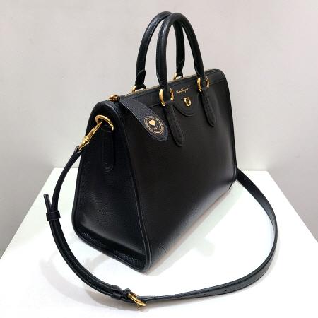 Ferragamo(��󰡸�) 21 I378 ���� ���� ���� �ΰ� Ʈ���� ž�ڵ� �̵� ��Ʈ�� + ��Ʈ�� [����w] �̹���2 - ���̺��� �߰���ǰ
