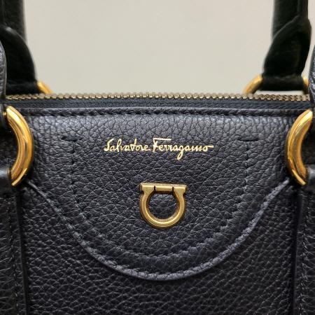 Ferragamo(��󰡸�) 21 I378 ���� ���� ���� �ΰ� Ʈ���� ž�ڵ� �̵� ��Ʈ�� + ��Ʈ�� [����w] �̹���3 - ���̺��� �߰���ǰ