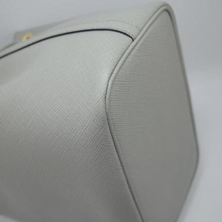 Prada(�����) 1BE032 �׷��� ���ǾƳ� ���� ���� �ﰢ �ΰ���� ��Ŷ ��Ʈ�� �̹���5 - ���̺��� �߰���ǰ