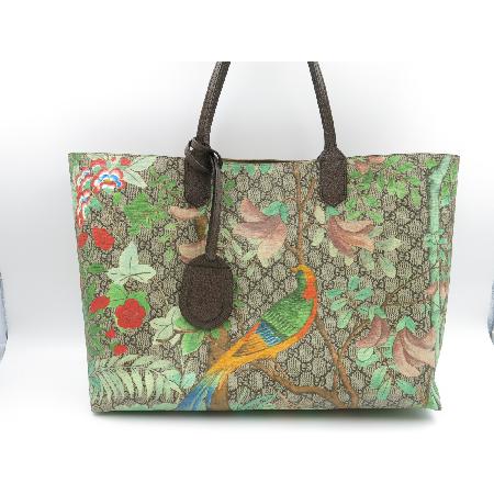 ����  �����