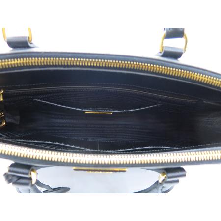 Prada(�����)���� ���ǾƳ� ���� ��Ʈ�� �̹���5 - ���̺��� �߰���ǰ