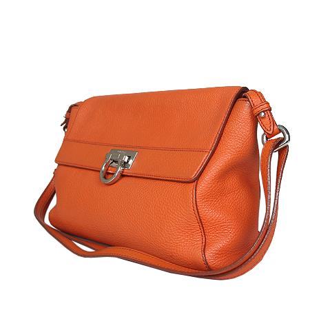 Ferragamo(��󰡸�)  ���� ��ġ�� �ΰ� ������ ���� ��� ũ�ν���[���ֻ���] �̹���2 - ���̺��� �߰���ǰ