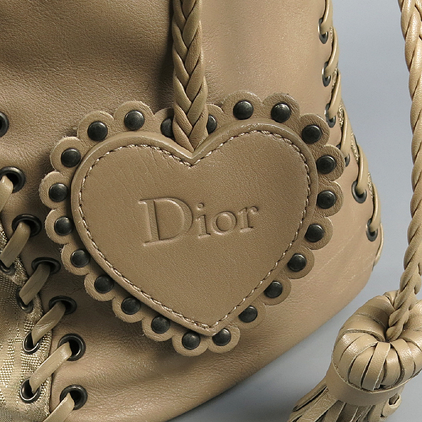 Dior(ũ����î���) NYV44001L �������÷� �к긯 ȣ�� ����� [��������] �̹���3 - ���̺��� �߰���ǰ