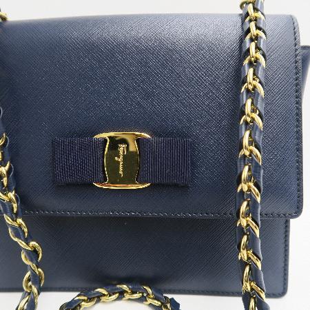 Ferragamo(󰡸) 21 G601 ̺ ǾƳ    ٶ ΰ ü ũν [ûֱõ] ̹2 - ̺ ߰ǰ
