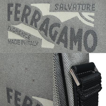 Ferragamo(󰡸) EO-24 7269 ׷ 긯  ޽ ũν [ַԵ] ̹4 - ̺ ߰ǰ