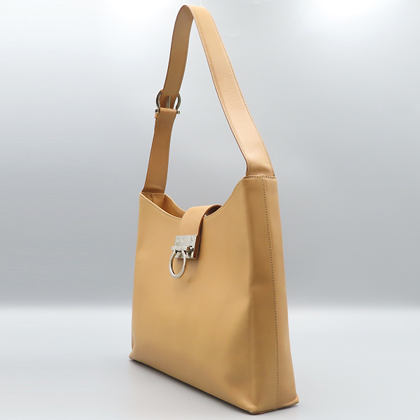 Ferragamo(󰡸) 21 8672    ġ Ŭ  [] ̹2 - ̺ ߰ǰ