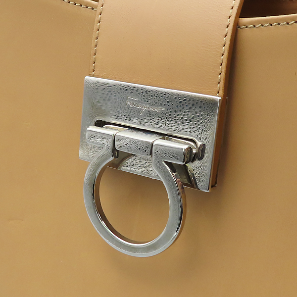 Ferragamo(󰡸) 21 8672    ġ Ŭ  [] ̹4 - ̺ ߰ǰ