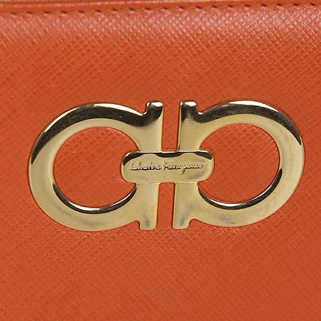 Ferragamo(󰡸)  ġ ΰ  ǾƳ (ַԵ) ̹4 - ̺ ߰ǰ