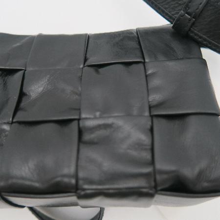 ñ)BOTTEGAVENETA (װŸ) 23SS Ʈġ 717587 īƮ  ũν[ûֱõ] ̹3 - ̺ ߰ǰ