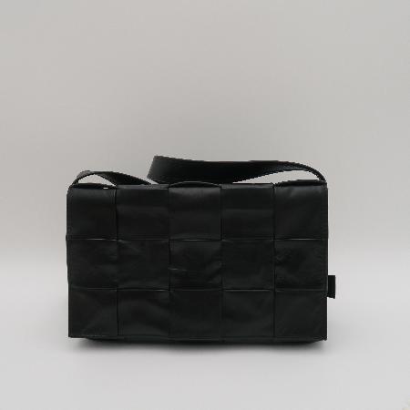 ñ)BOTTEGAVENETA (װŸ) 23SS Ʈġ 667298 īƮ ̵ ũν[ûֱõ]