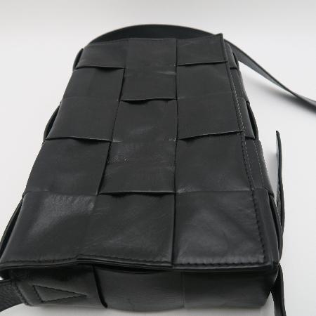 ñ)BOTTEGAVENETA (װŸ) 23SS Ʈġ 667298 īƮ ̵ ũν[ûֱõ] ̹3 - ̺ ߰ǰ