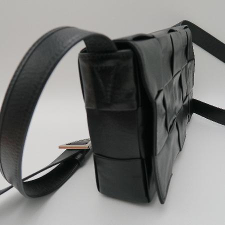 ñ)BOTTEGAVENETA (װŸ) 23SS Ʈġ 667298 īƮ ̵ ũν[ûֱõ] ̹5 - ̺ ߰ǰ