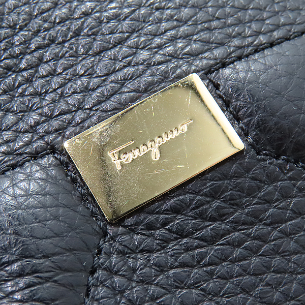 Ferragamo(󰡸) 21 H006  ÷  ġ ī޶   ũν [õ] ̹5 - ̺ ߰ǰ