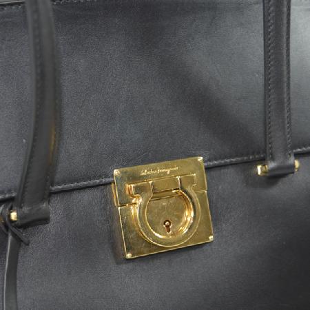 Ferragamo(󰡸) 21 F744    ġ ΰ   ÷ Ʈ ̹4 - ̺ ߰ǰ