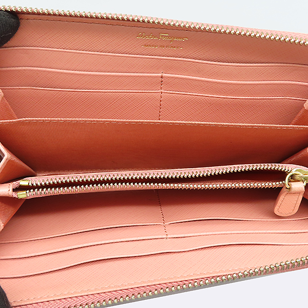 Ferragamo(󰡸) 22 C132 ũ   ΰ   [ϻԵ] ̹6 - ̺ ߰ǰ