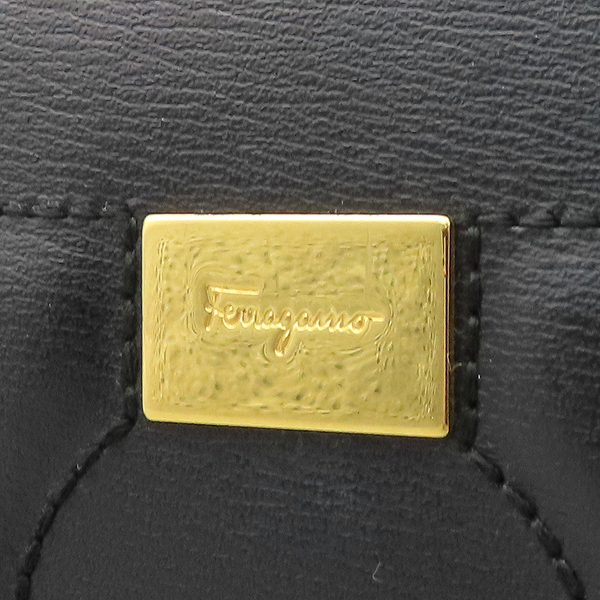 Ferragamo(󰡸) 21 H006  ġ Ƽ ̴ ũν  [õȽż] ̹4 - ̺ ߰ǰ