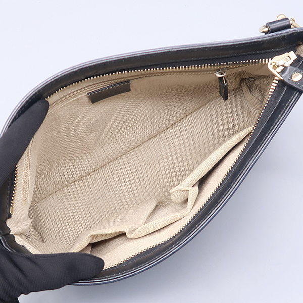 Gucci(����) 607723 ���� GG �ΰ� ����ũ�νø� ���� Ŭ��ġ ũ�ν��� [����������] �̹���4 - ���̺��� �߰���ǰ