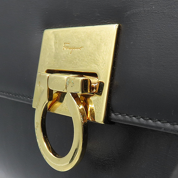 Ferragamo(��󰡸�) 21 8752 �����÷� ���� ����Ż ���� ��ġ�� �� �̴� ü�� �÷� ũ�ν��� [��������] �̹���4 - ���̺��� �߰���ǰ