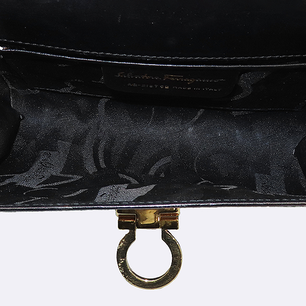 Ferragamo(��󰡸�) 21 8752 �����÷� ���� ����Ż ���� ��ġ�� �� �̴� ü�� �÷� ũ�ν��� [��������] �̹���6 - ���̺��� �߰���ǰ