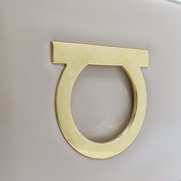 Ferragamo(��󰡸�) 21 G671 Ż���� ���� ��ġ�� ��� ������ ���� �÷� ü�� ����� �� ũ�ν��� [��õ��] �̹���4 - ���̺��� �߰���ǰ