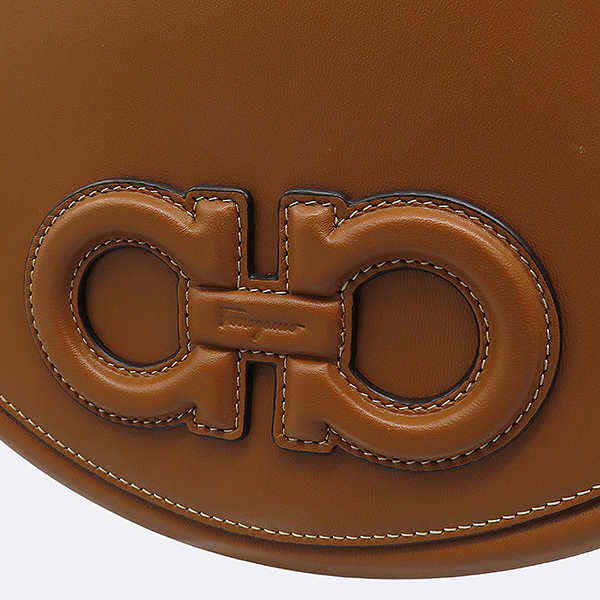 Ferragamo(��󰡸�) 21 2748 ī�� ���� ��ġ�� �ΰ� �ƿ�� ��Ʈ �� ����� [��������] �̹���5 - ���̺��� �߰���ǰ