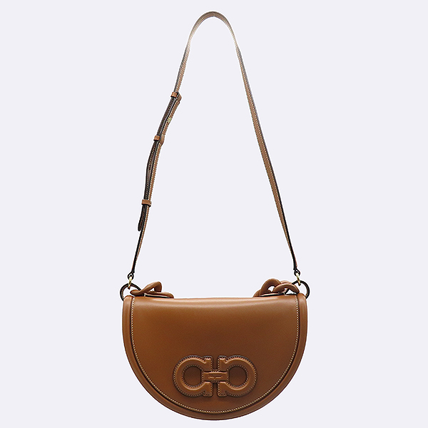 Ferragamo(��󰡸�) 21 2748 ī�� ���� ��ġ�� �ΰ� �ƿ�� ��Ʈ �� ����� [��������] �̹���4 - ���̺��� �߰���ǰ