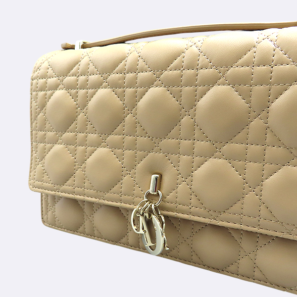 Dior(ũ����î���) M0997ONGE ��Ŷ ��� ����Ų �̽���� ž �ڵ� ũ�ν��� [��������] �̹���4 - ���̺��� �߰���ǰ