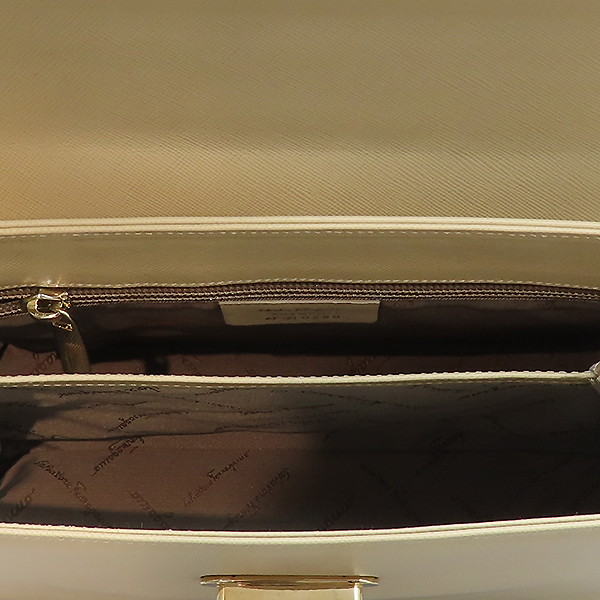 Ferragamo(��󰡸�) 21 0290 ������ �ǾƳ� ���� ��ġ�� �ΰ� ��� ��Ʈ�� + �����Ʈ�� [��������] �̹���7 - ���̺��� �߰���ǰ