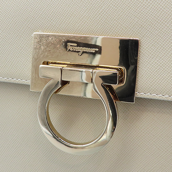 Ferragamo(��󰡸�) 21 0290 ������ �ǾƳ� ���� ��ġ�� �ΰ� ��� ��Ʈ�� + �����Ʈ�� [��������] �̹���5 - ���̺��� �߰���ǰ